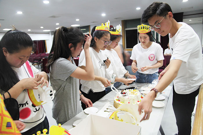 星干線給同學(xué)們辦生日會(huì)