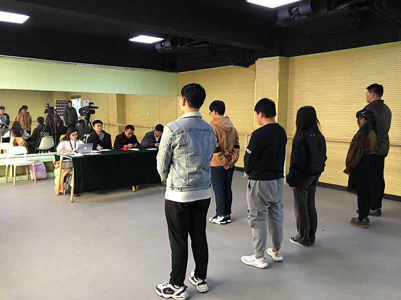 星干線藝考播音專業(yè)學(xué)員進行測評