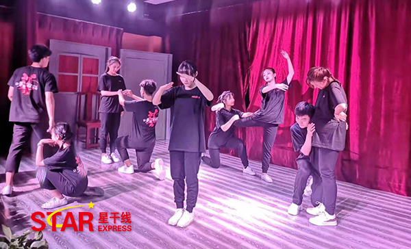 星干線藝考2020屆新生開(kāi)學(xué)典禮 小品《雕塑》
